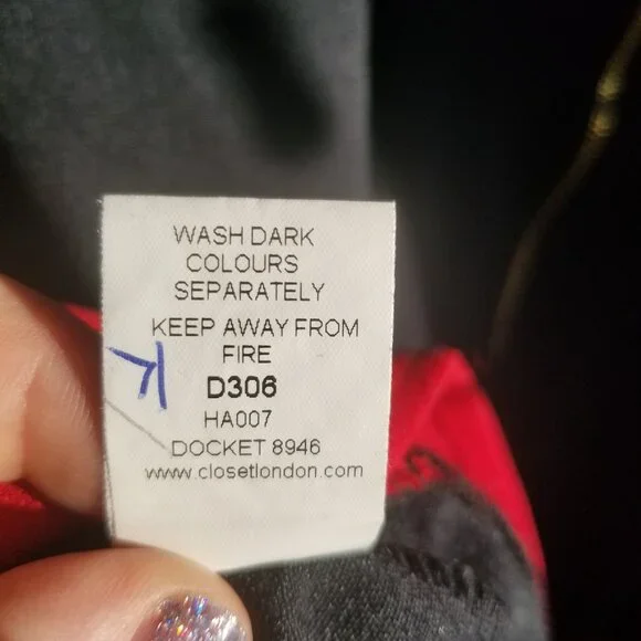 Red and black fit and flare dress - Picture 8 of 8